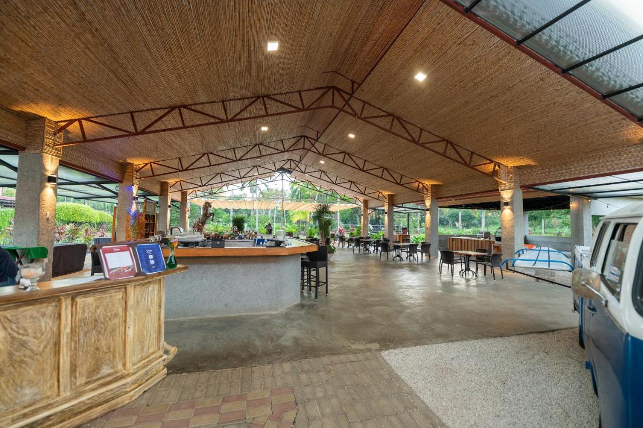 Hotel Costa Pacifica Естерильос Екстериор снимка